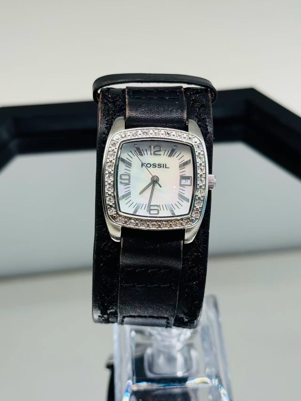 Fossil Ladies Watch Mother of Pearl Dial Crystal Bezel Leather Runs New Battery